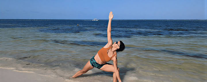 Hot Yoga, Vinyasa & Handstands avec Michael & Sindy!