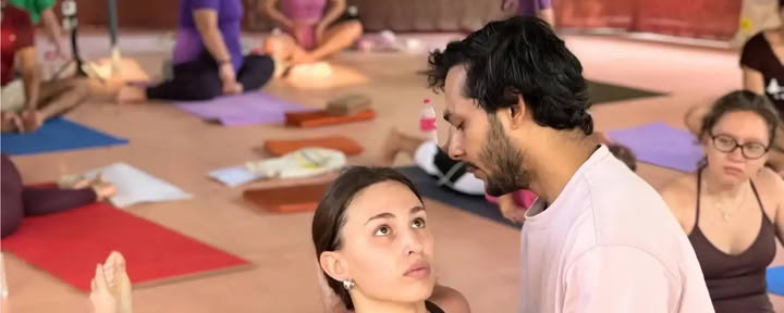 Formation de professeurs de yoga de 300 heures au Kerala – 3 janv. – 30 janv. 2027