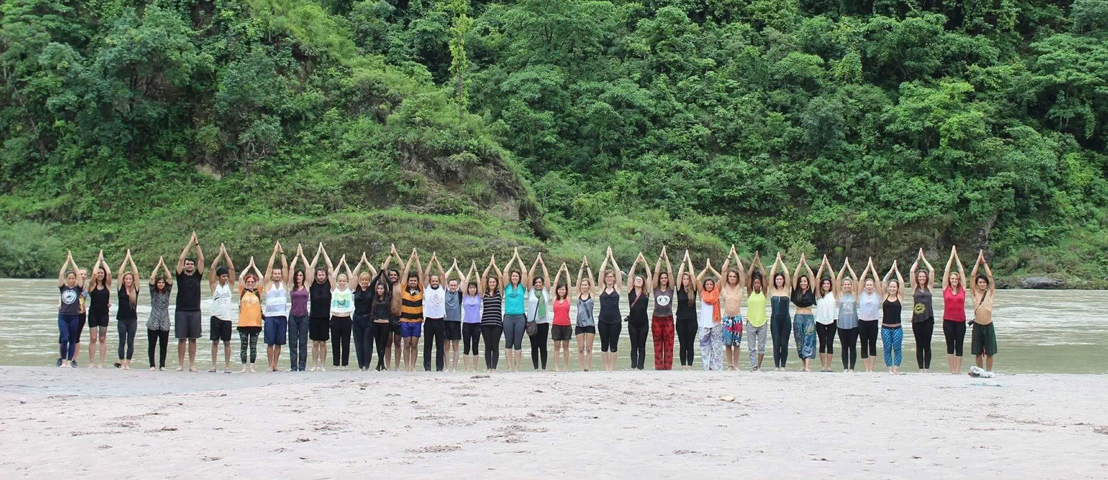 Formation de professeurs de yoga de 200 heures à Rishikesh – du 2 au 30 janvier 2027