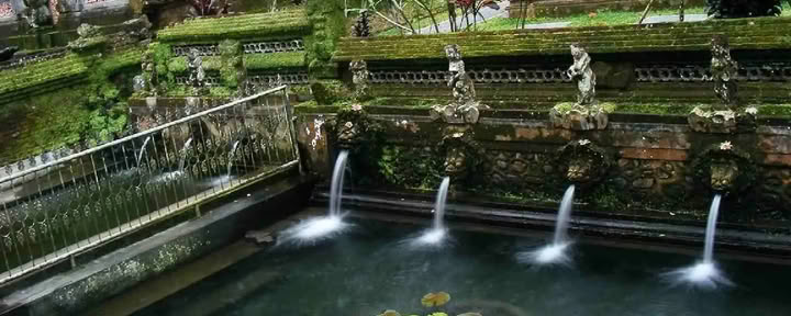Melukat - Cérémonie de purification balinaise