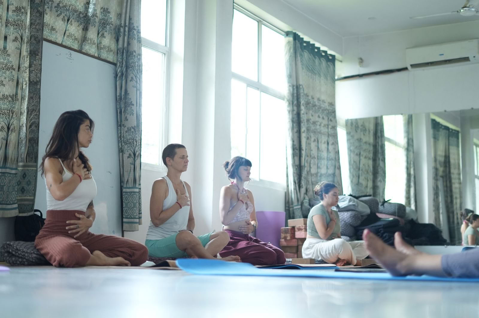 85 Heure TTC de Yoga Prenatal