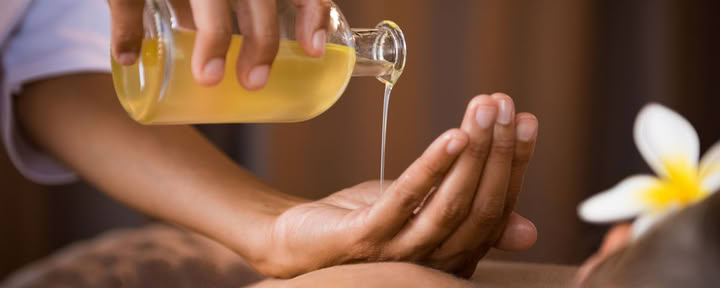 Massage du dos thaïlandais et à l’huile