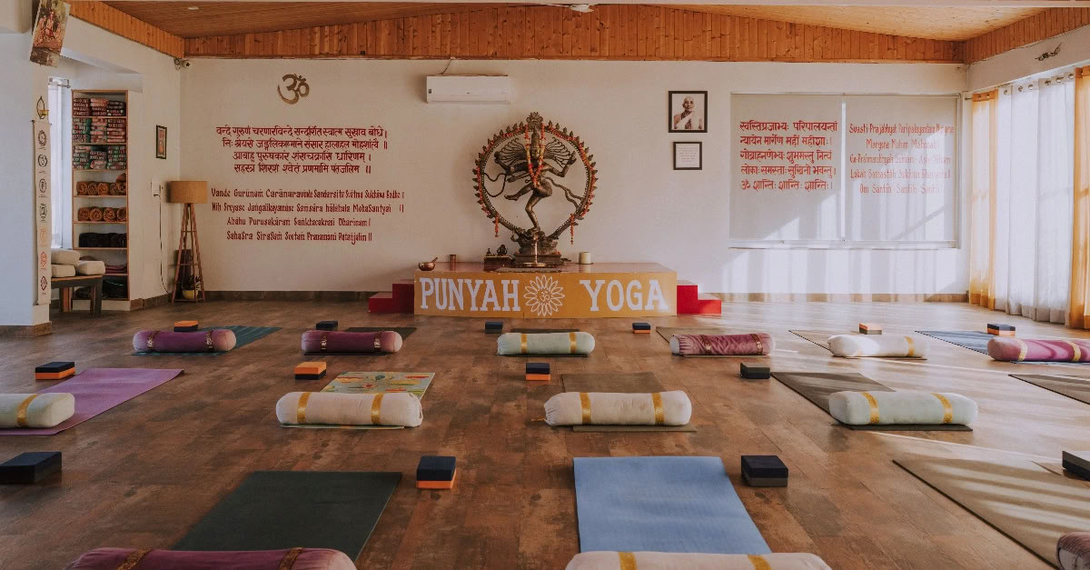 Formation de professeurs de yoga de 100 heures