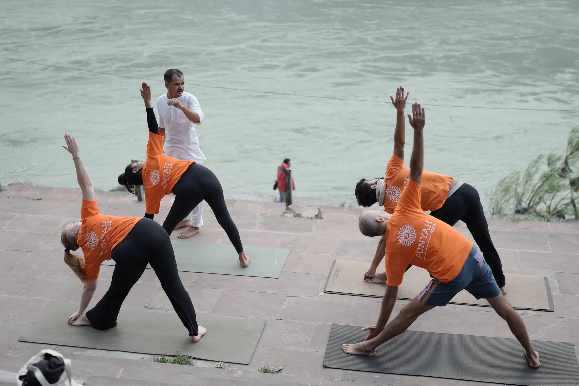 Formation de professeurs de yoga de 100 heures