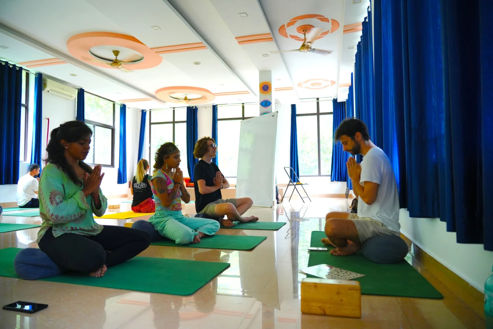 Formation de professeur de yoga prénatal et postnatal à Rishikesh, Inde