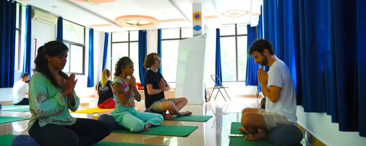 Formation de professeur de yoga prénatal et postnatal à Rishikesh, Inde