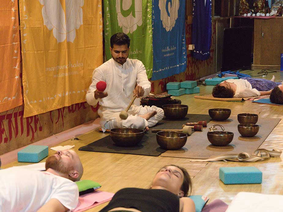 Formation de professeurs de yoga en guérison par le son à Rishikesh