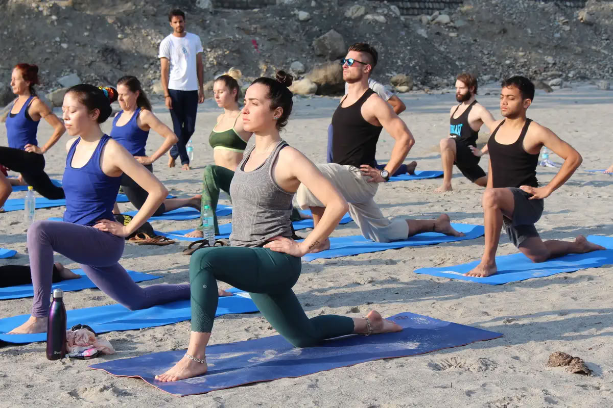 Formation de professeur de yoga multistyle de 100 heures à Rishikesh