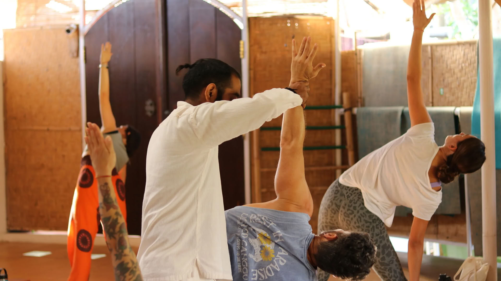 Formation de professeur de yoga de 200 heures Vancouver Canada