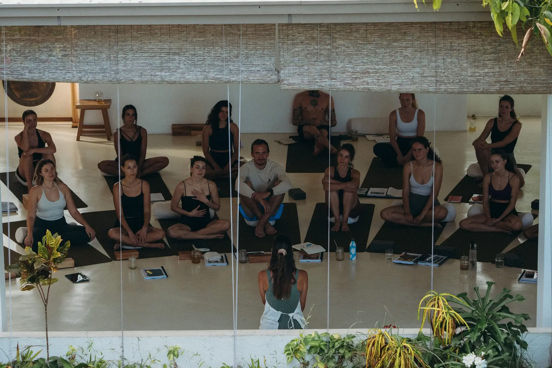 Formation de professeur de Yoga Vinyasa + Yin de 100 heures