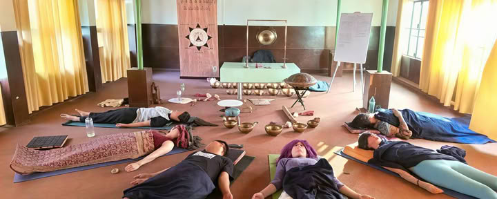 Cours de guérison par le son à Rishikesh