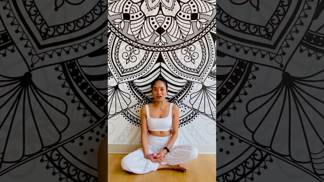 Cours de maître de yoga multistyle de 200 heures