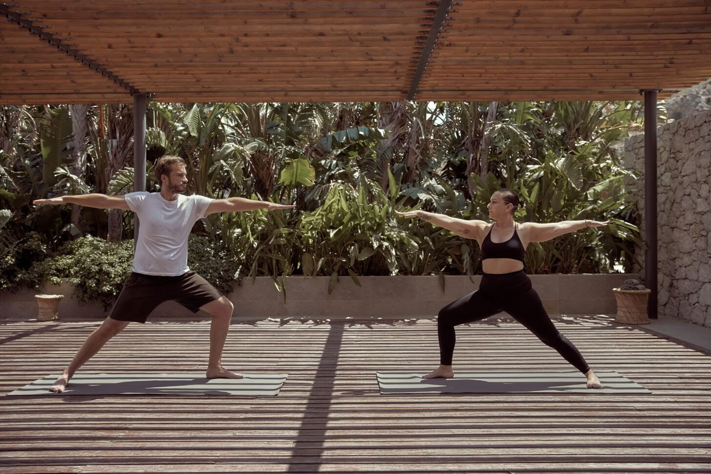 Masterclass de yoga au coucher du soleil
