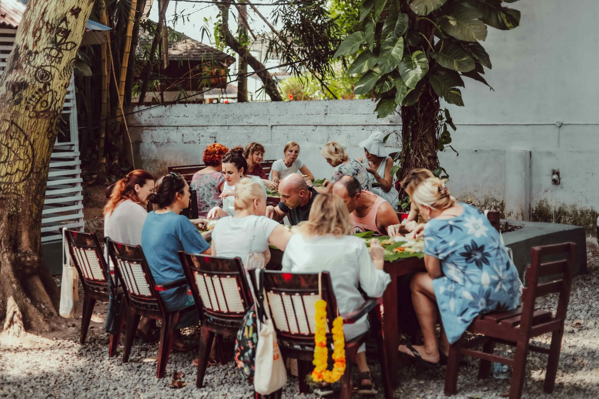 Cours de guérison par le son à Varkala, Kerala
