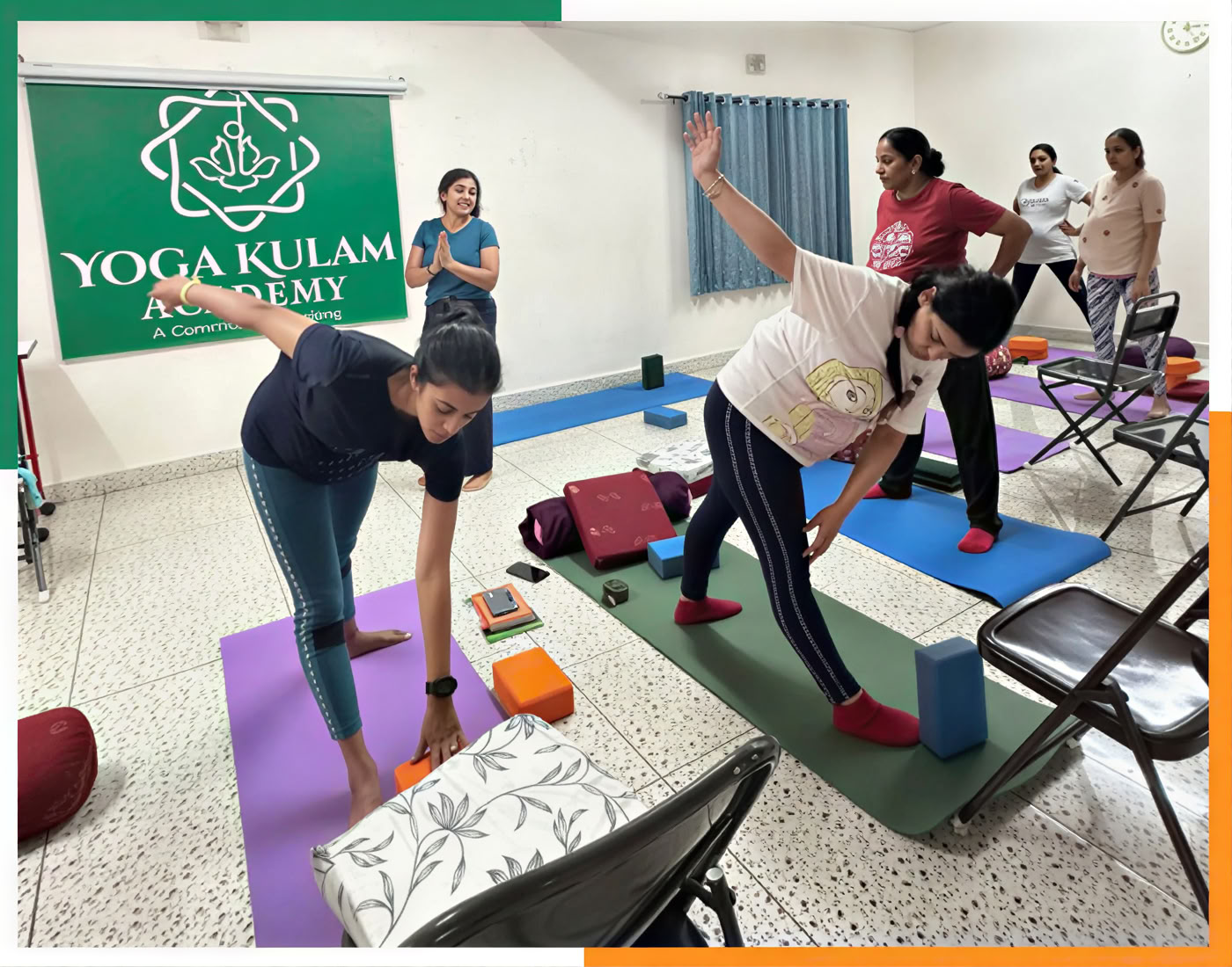 Cours de formation de professeur de yoga prénatal et postnatal de 85 heures à Bengaluru