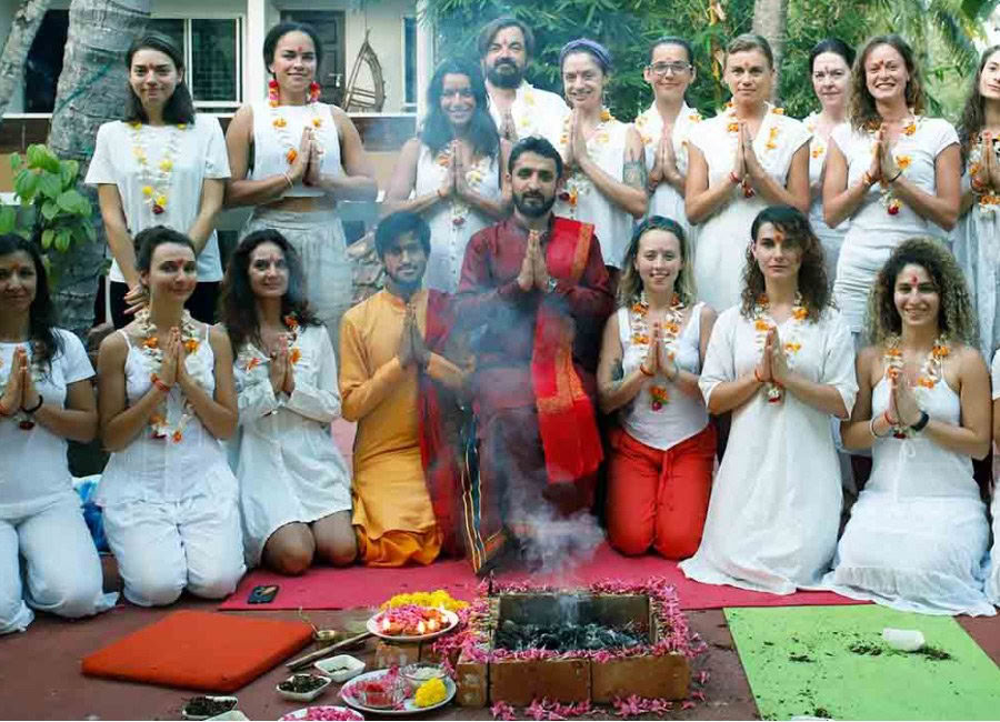Cours de formation de professeur de yoga prénatal et postnatal de 85 heures à Bengaluru