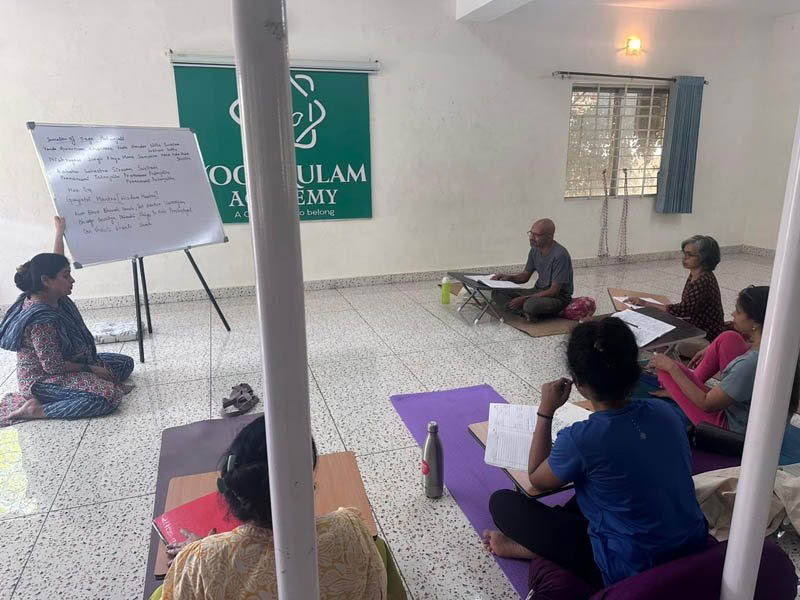 Cours de formation de professeur de yoga de 200 heures en semaine à Bengaluru