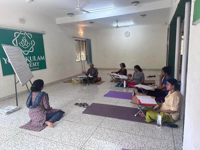 Cours de formation de professeur de yoga de 200 heures en semaine à Bengaluru