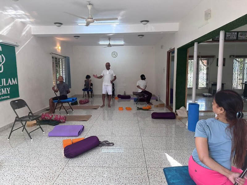 Cours de formation de professeur de yoga de 200 heures en semaine à Bengaluru