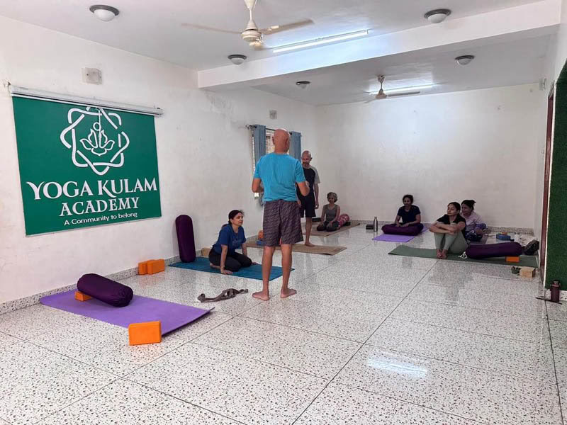 Cours de formation de professeur de yoga de 200 heures en semaine à Bengaluru