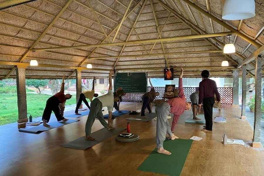 Cours de formation de professeur de yoga de 300 heures à Mysore