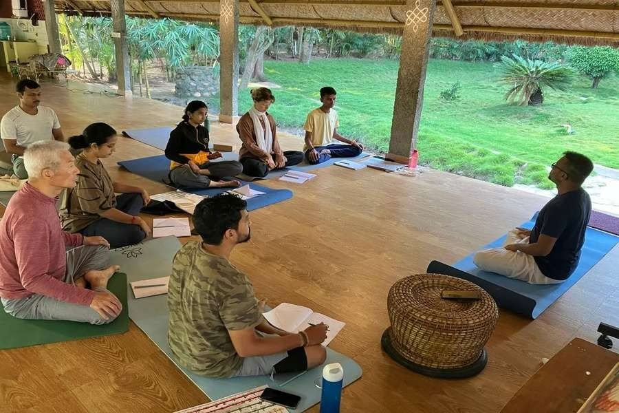 Cours de formation de professeur de yoga de 300 heures à Mysore