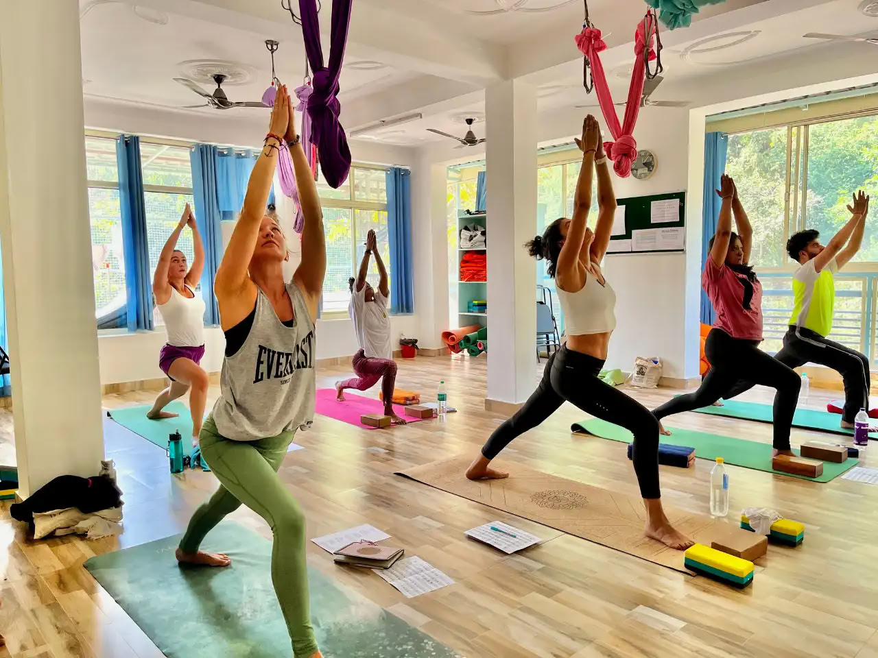 10 jours de formation de professeur de yoga aérien à Rishikesh