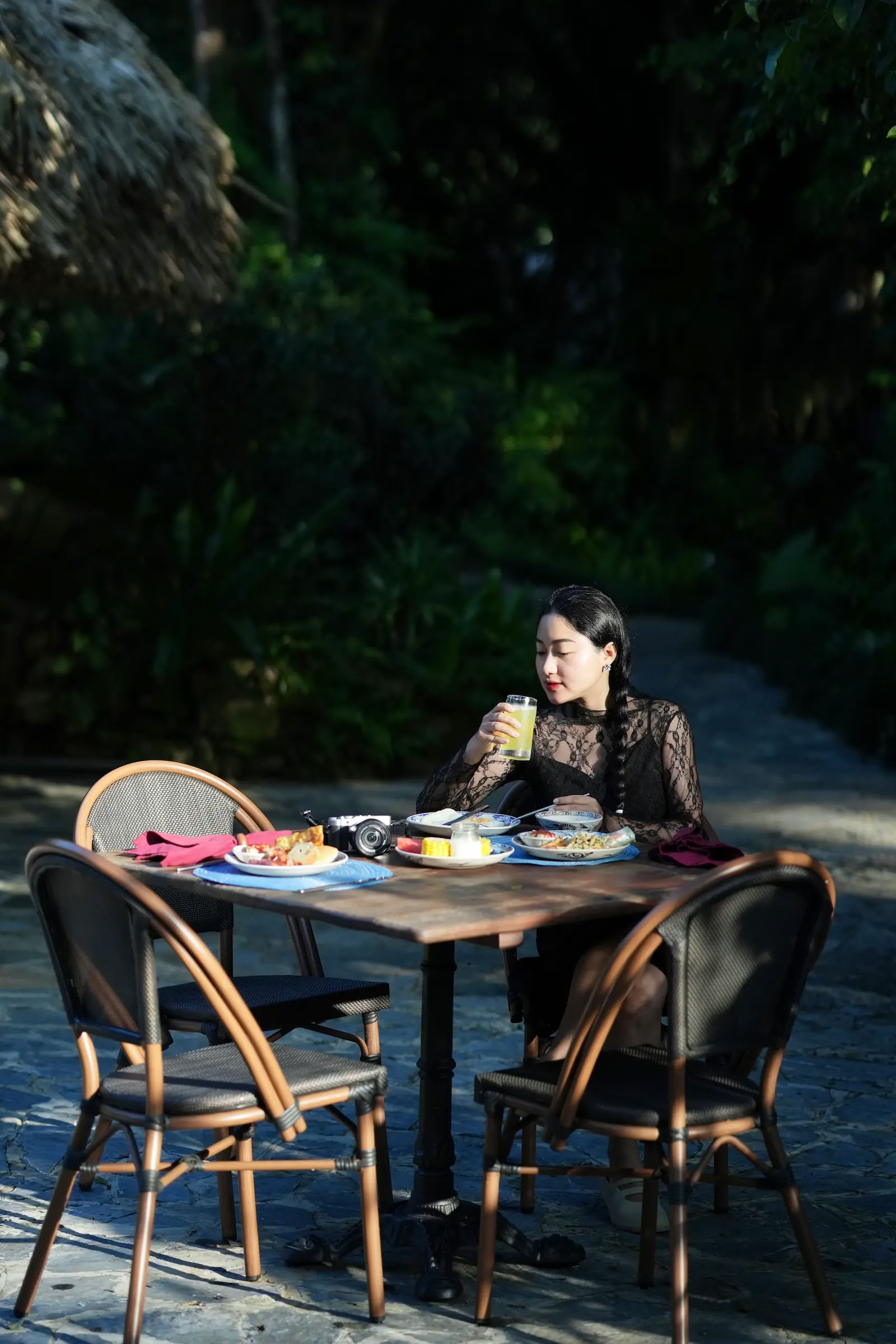 Le repas en forêt à Thong Nguyen