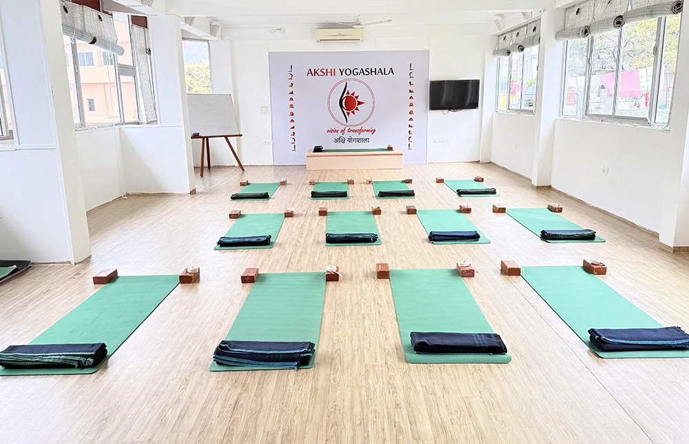 Formation de professeur de yoga de 100 heures pour débutants à Rishikesh, en Inde