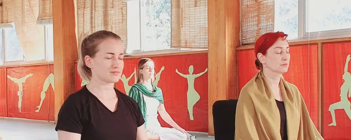 Formation de professeur de yoga 500 heures à Rishikesh – 3 sept. - 1 nov.