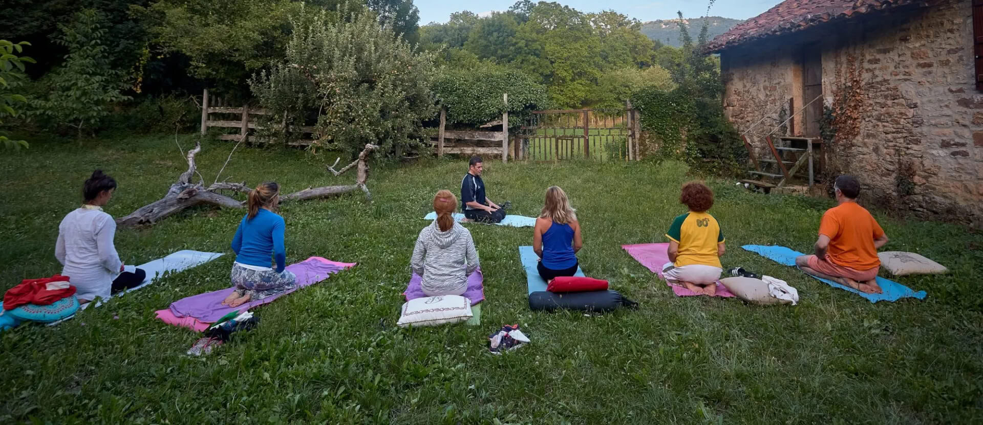 Retraite de yoga relaxante en Espagne : bien-être en montagne et calme