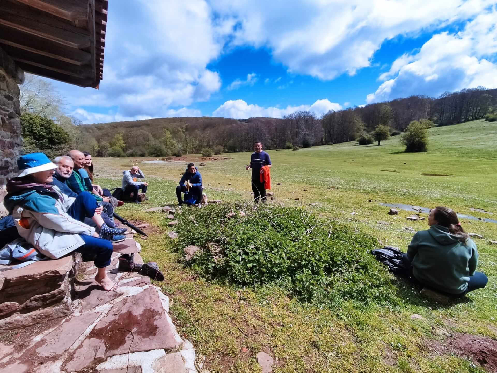 Retraite de silence d’été : yoga et psychologie dans les Pyrénées