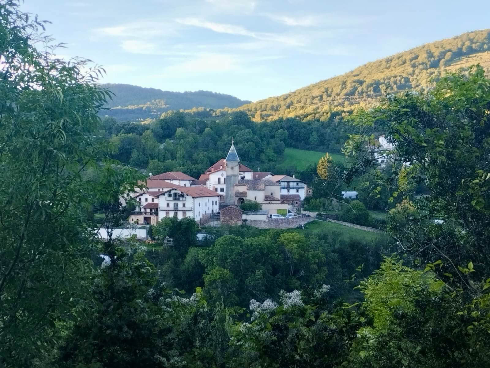 Retraite de yoga, psychologie et nature dans les Pyrénées (en anglais)