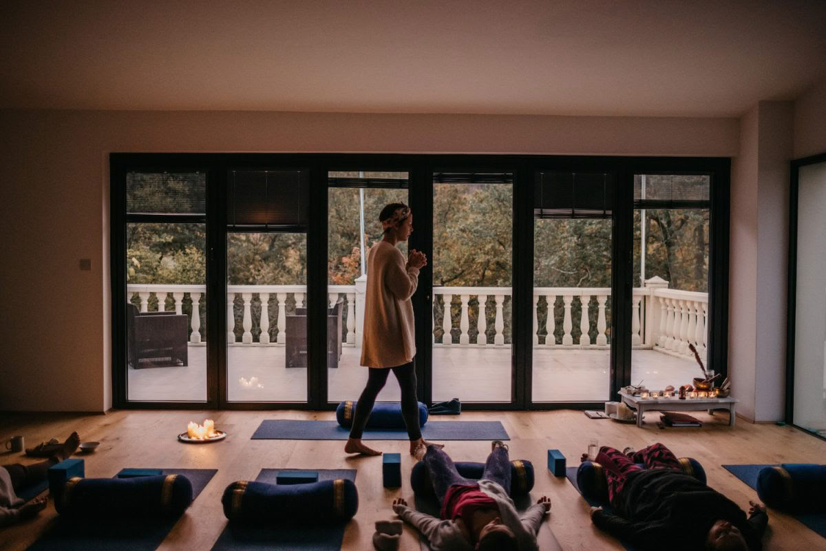 Retraite de base de yoga et méditation : un voyage à travers les Yamas et les Niyamas