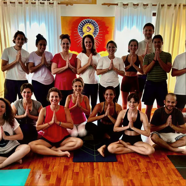Formation de professeur de yoga de 300 heures à Rishikesh