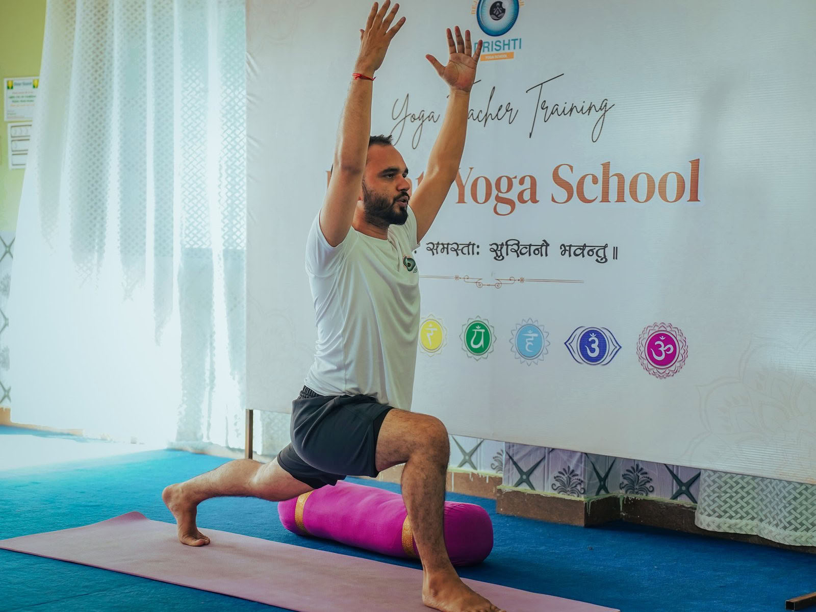 Formation de professeur de yoga de 100 heures