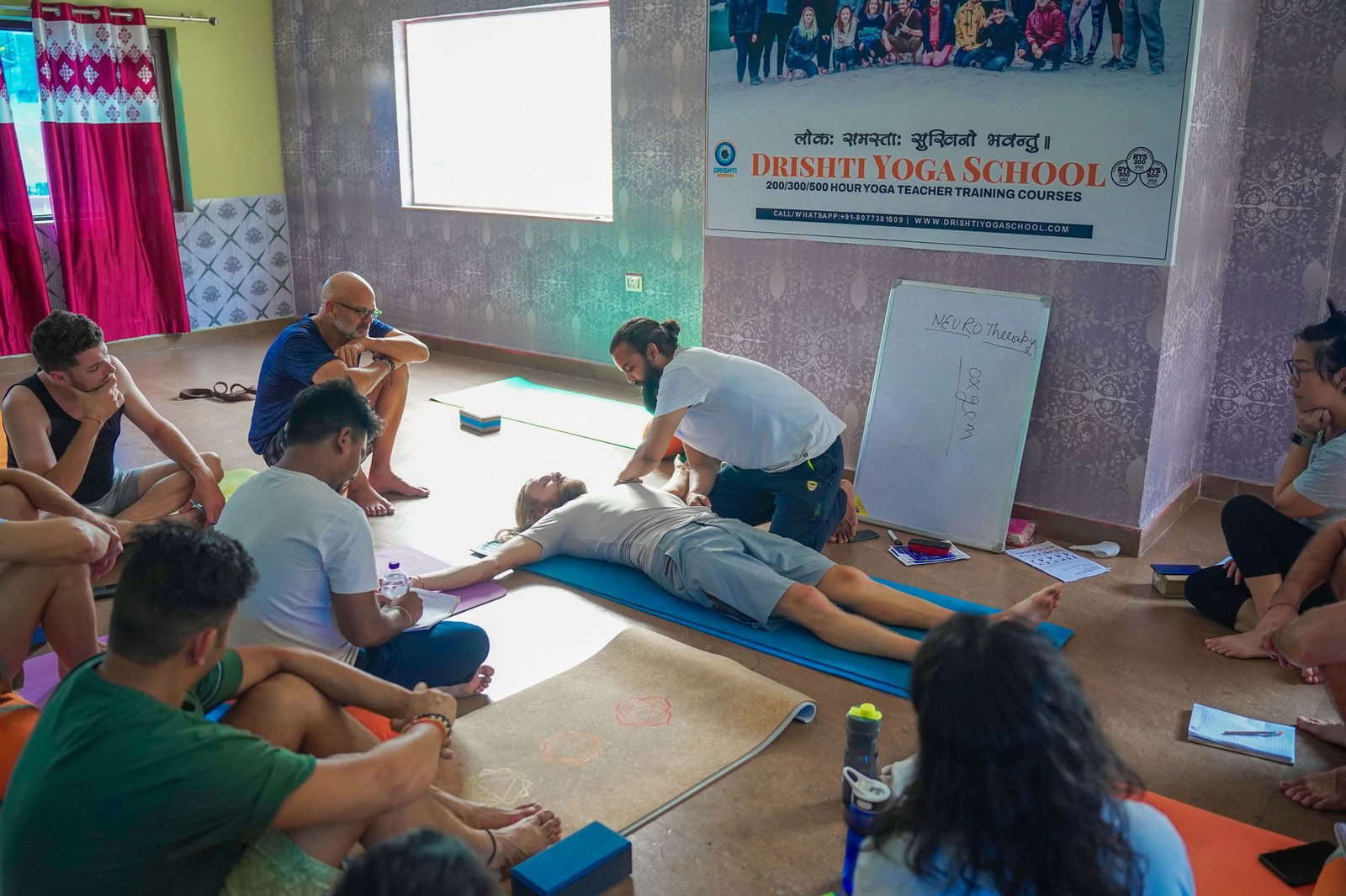 Formation de professeur de yoga de 100 heures