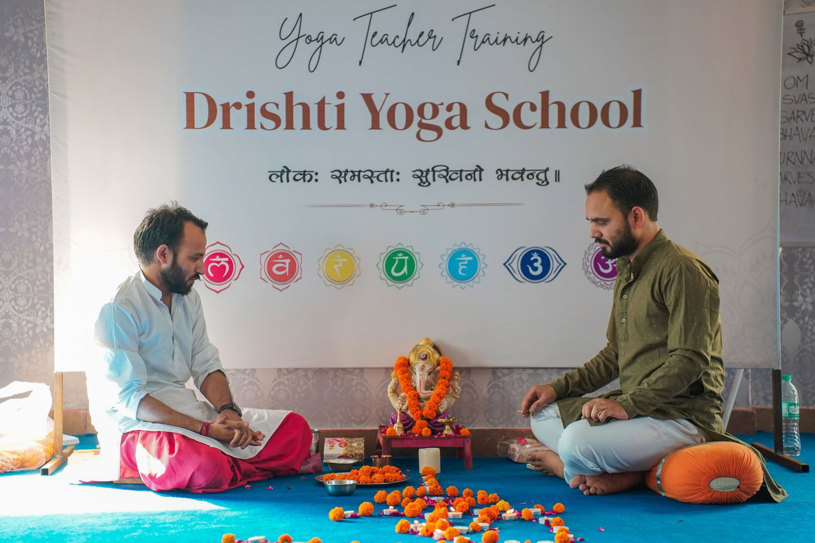 Formation de professeur de yoga de 100 heures à Rishikesh ✅