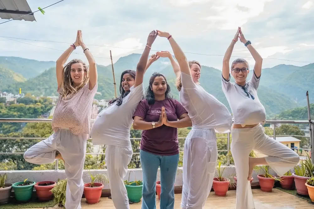 Formation de professeur de yoga prénatal de 85 heures à Rishikesh