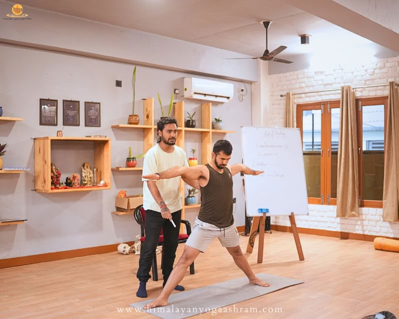 Formation de professeurs de yoga de 100 heures à Rishikesh, en Inde