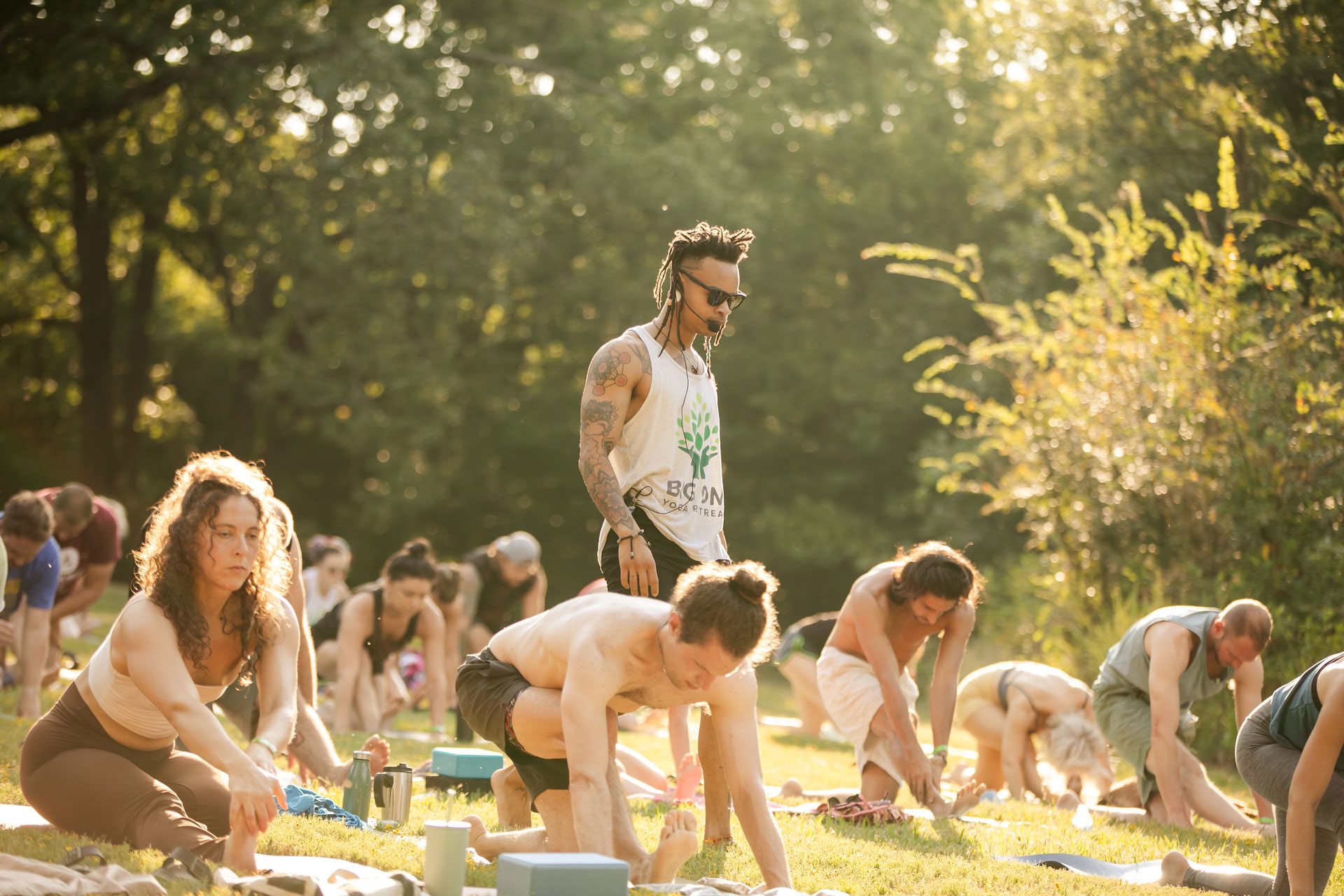 Yoga au lever du soleil - Flux d’eau de Floride