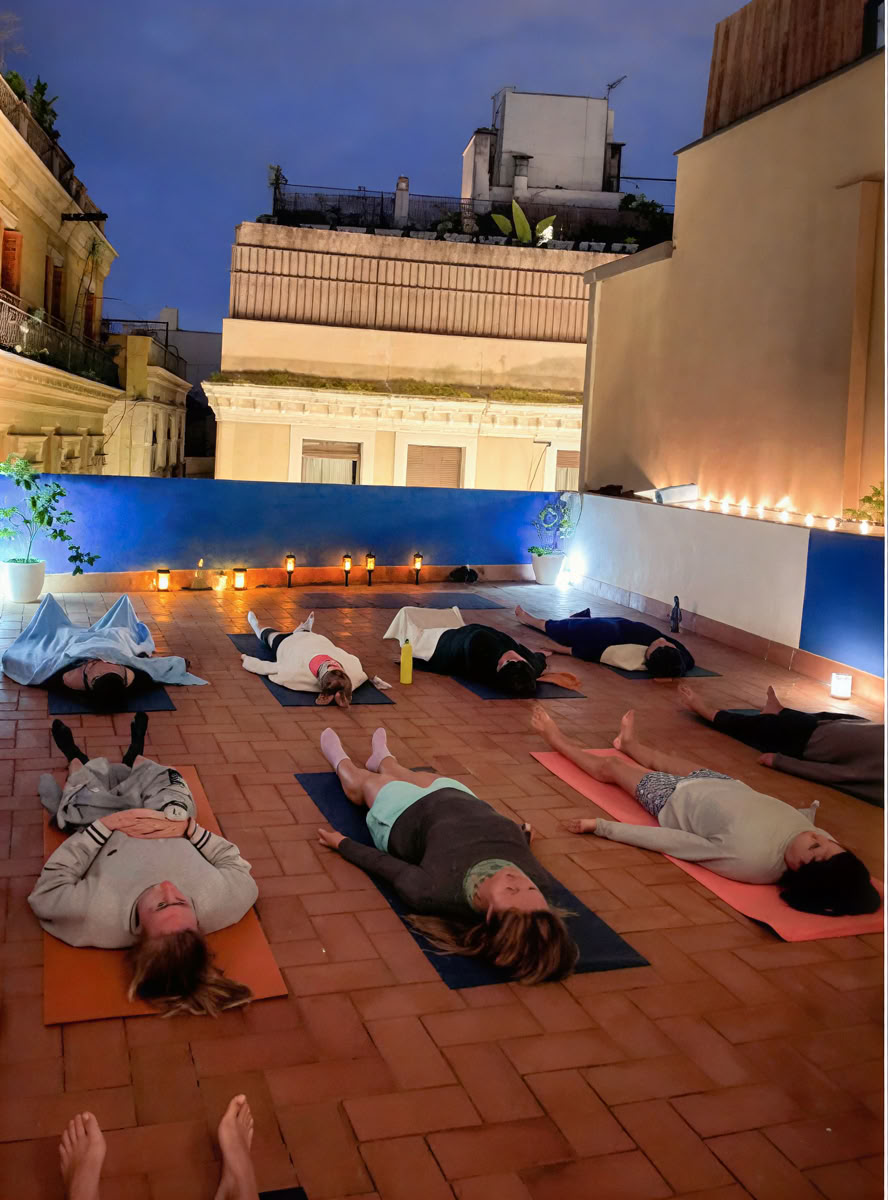 Événements de yoga de pleine lune avec musique live