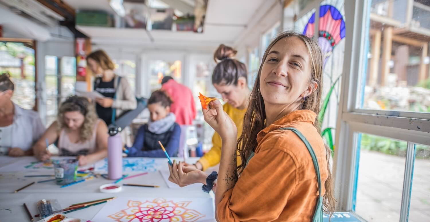 Guérir par la créativité : unir l’art et la psychologie pour le développement personnel et le changement