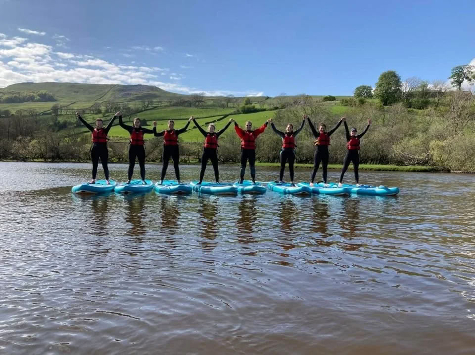 SUP pour débutants, yoga, baignade sauvage et sauna