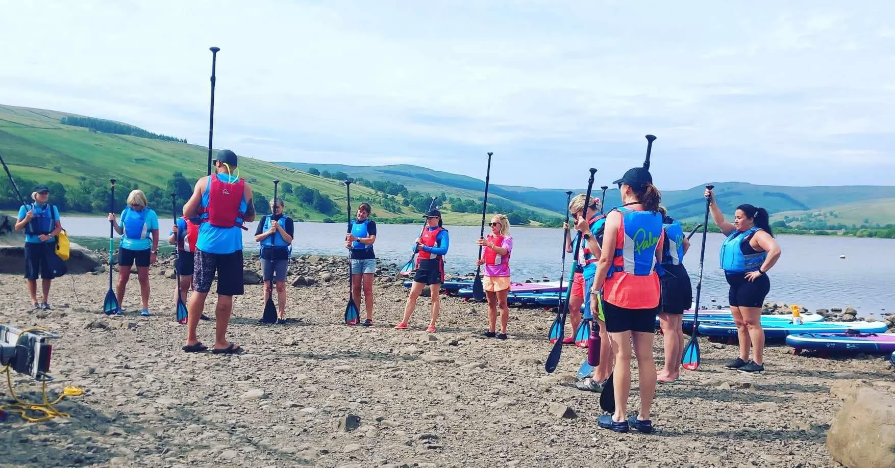 SUP pour débutants, yoga, baignade sauvage et sauna