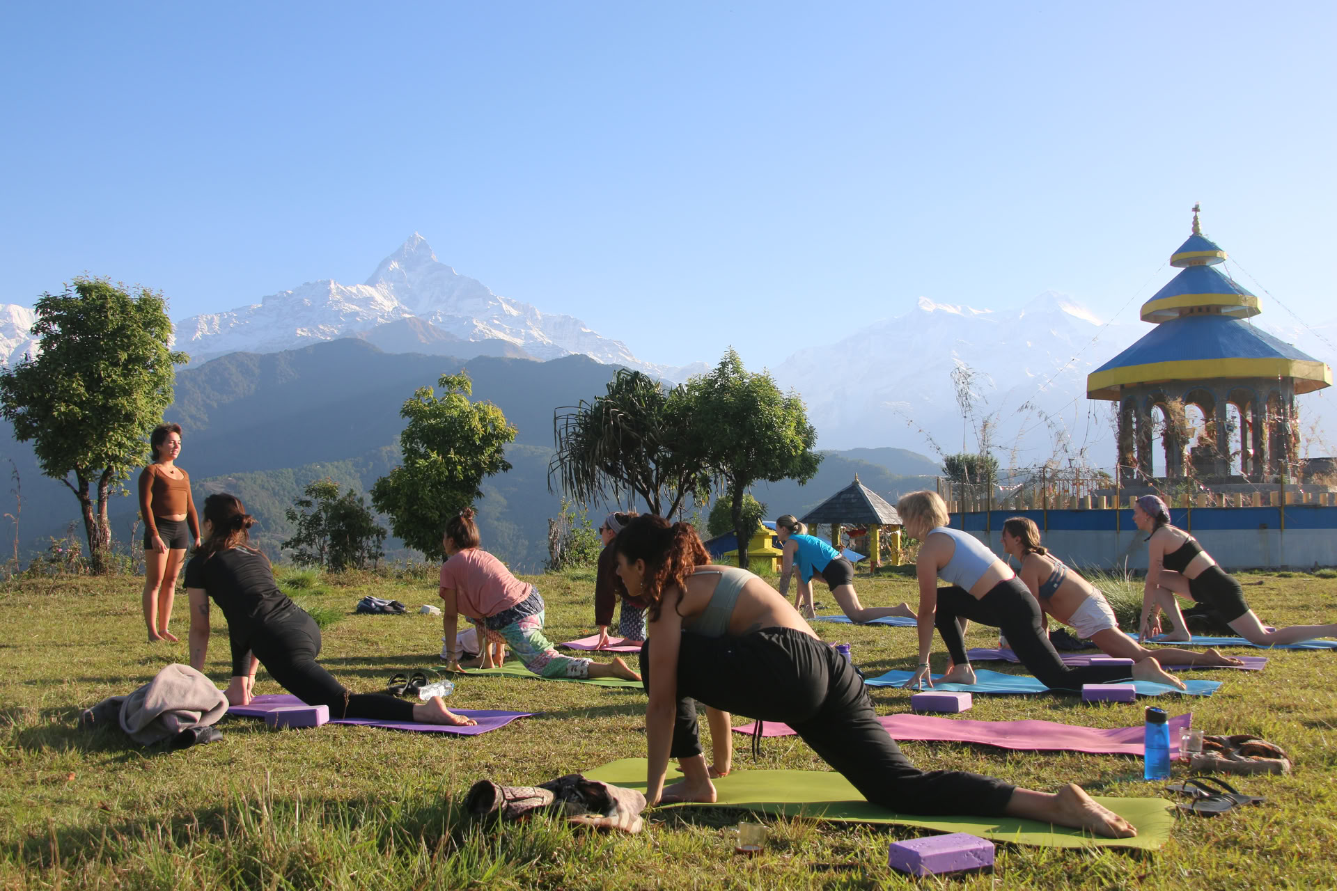 Formation de professeurs de yoga de 200 heures avec vue sur l’Himalaya à Astam, près de Pokhara