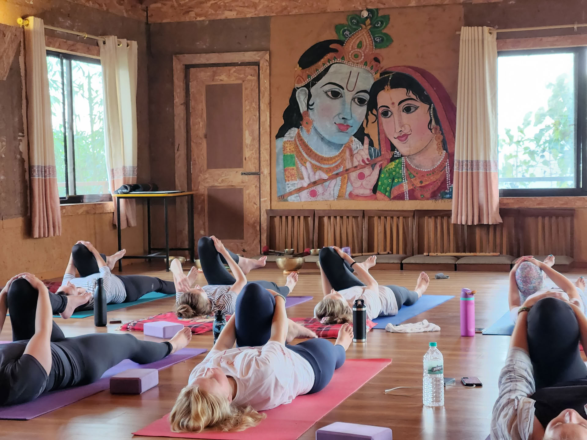 Cours de formation de professeurs de yoga avec vue sur l’Himalaya