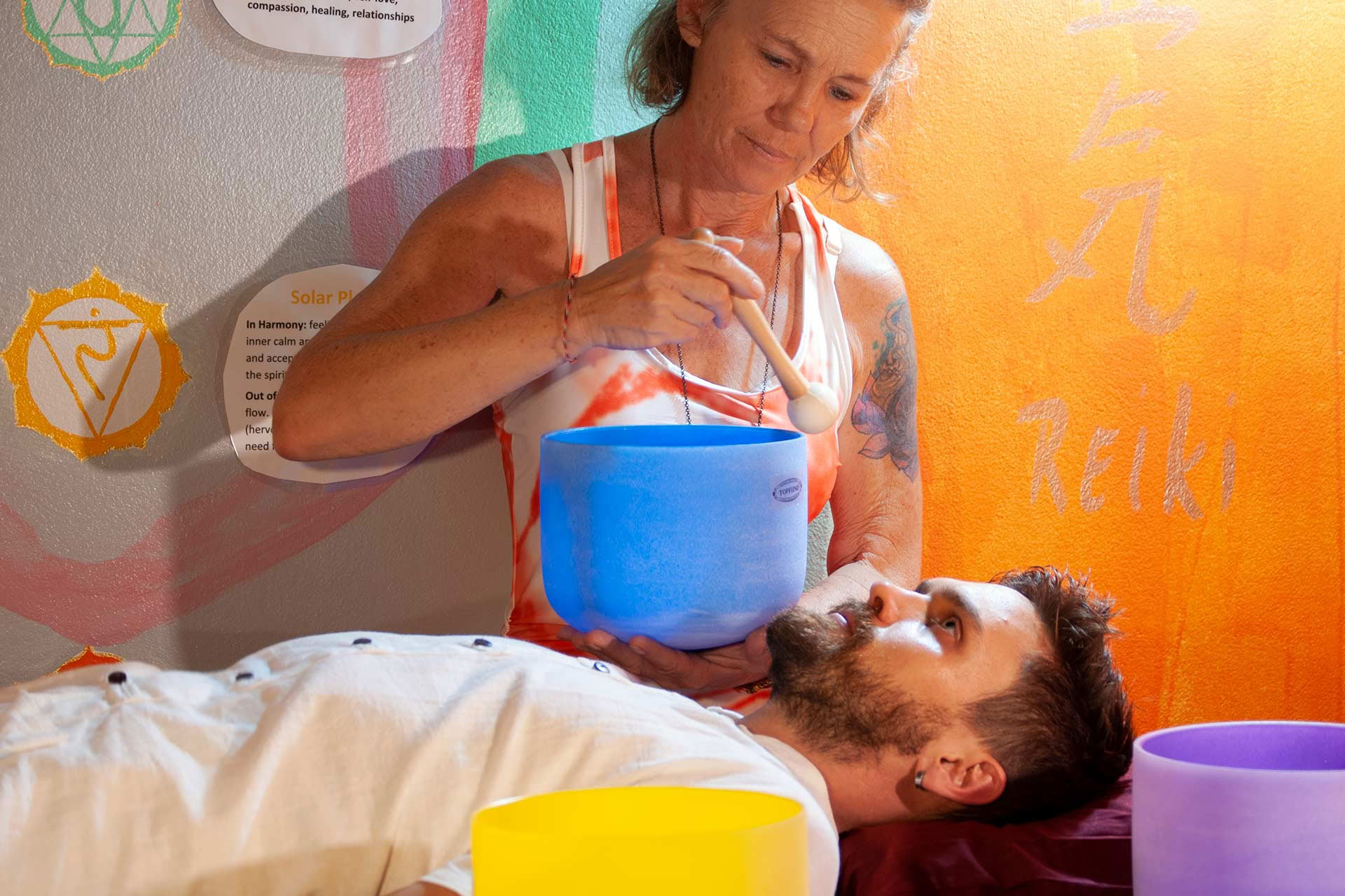 Méditation de guérison par le son avec bols chantants en Thaïlande, à Krabi