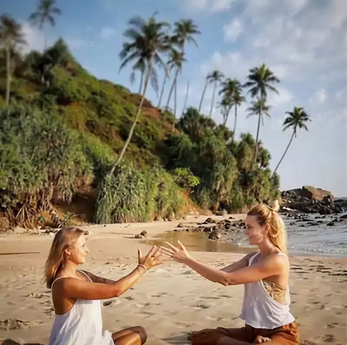 Loka Retraites - Yoga, Surf et Aventures