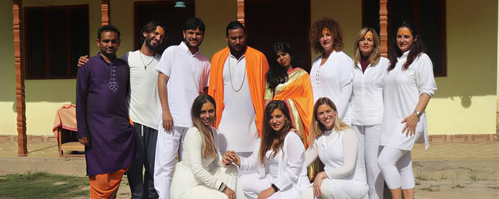 Formation de professeur de méditation de 300 heures à Rishikesh